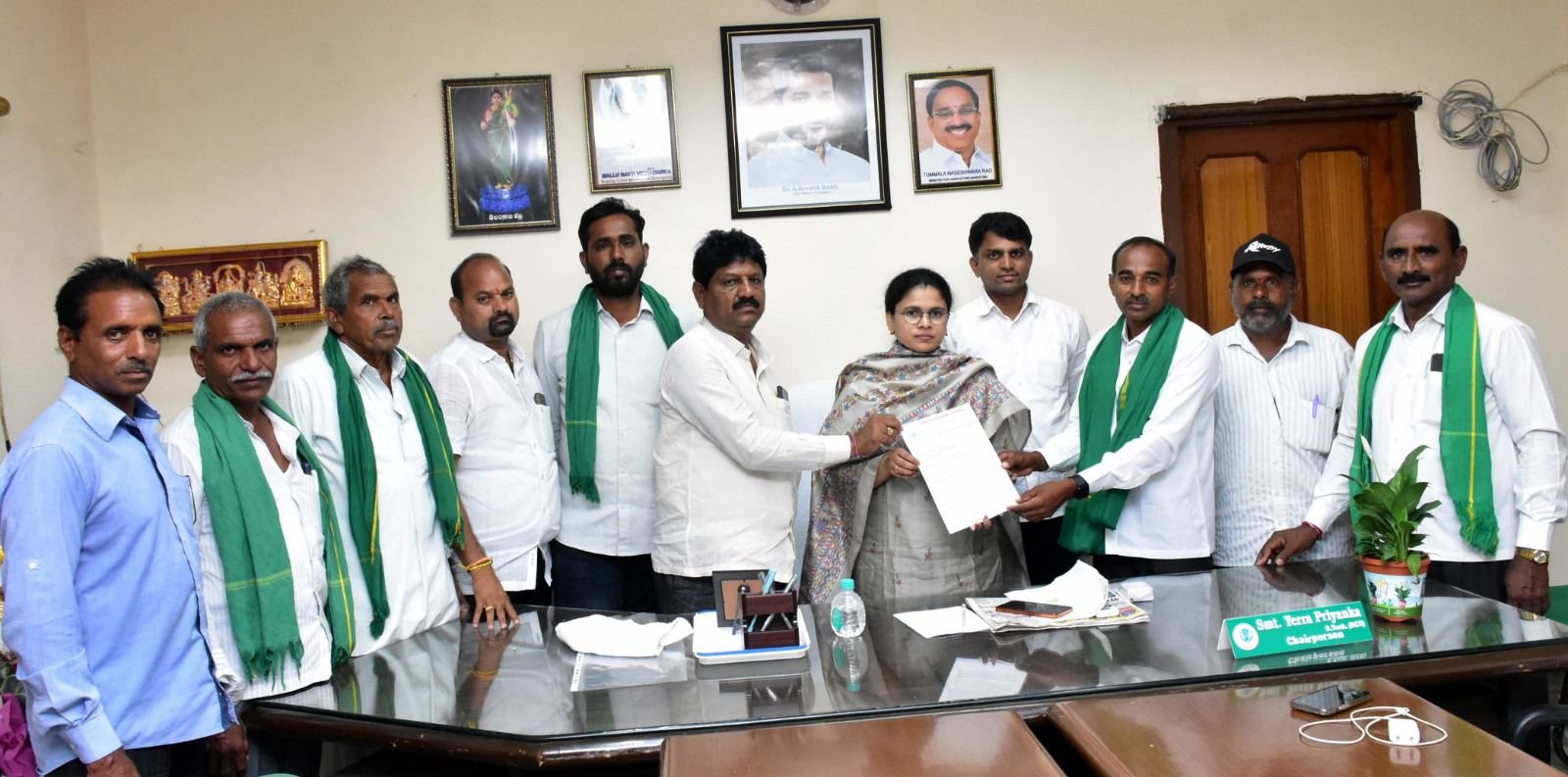 రైతుల సమస్యల పరిష్కారానికి కృషి చేస్తాం : మార్కెట్ కమిటీ చైర్మన్ ఎర్ర ప్రియాంక