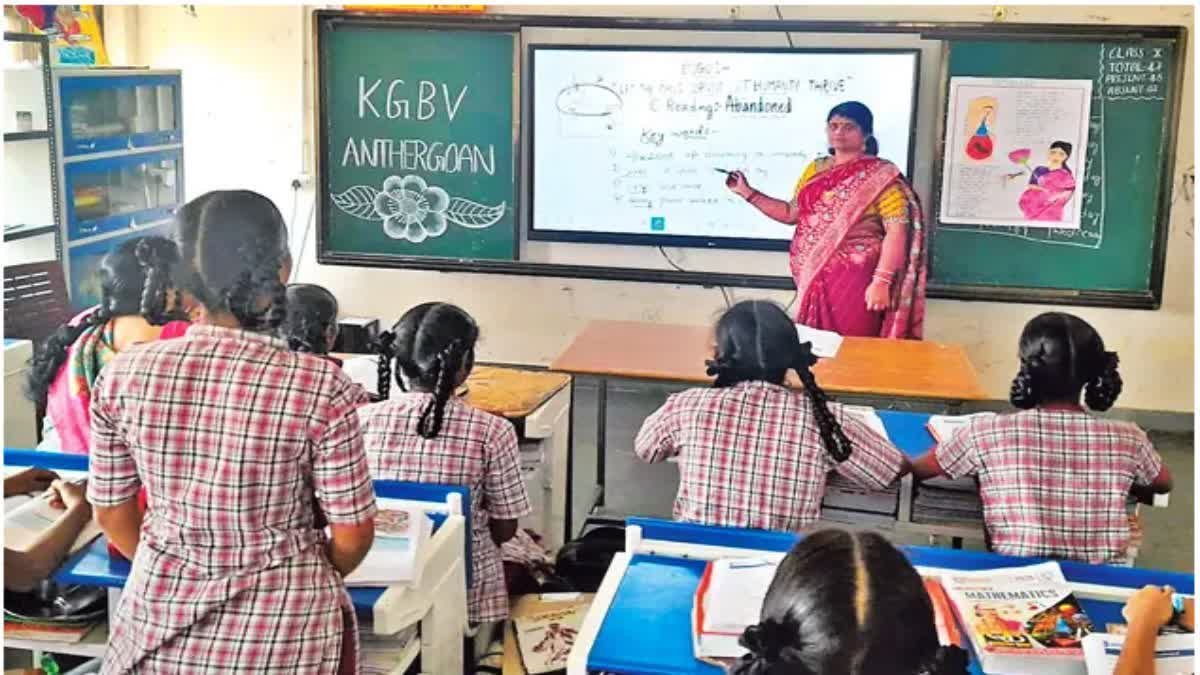 స్కూలు నిండినది : ఆ సర్కారు బడుల్లో 'హౌస్​ఫుల్'​ బోర్డులు