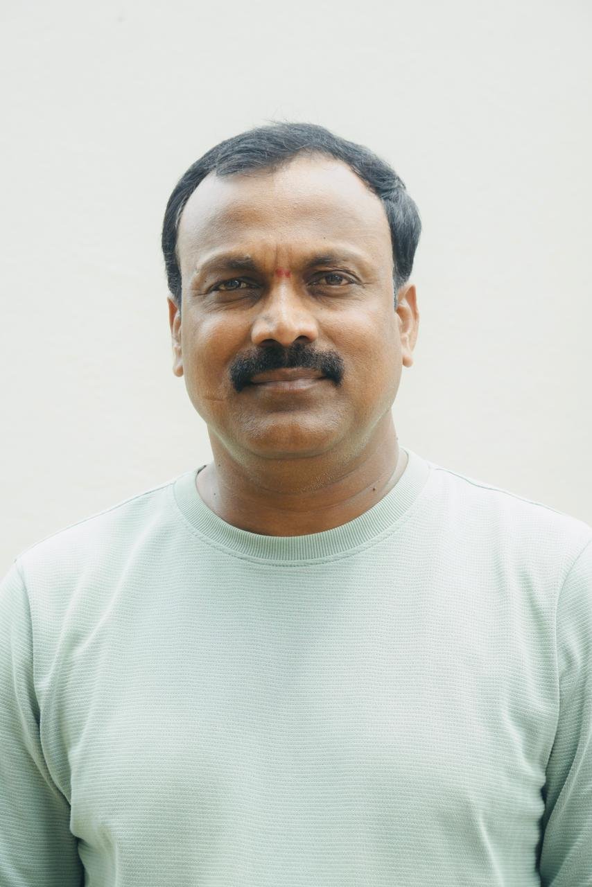 ఆకాశం వైపు ఆశగా చూపులు… కరుణించని వరుణుడి కోసం రైతు నిరీక్షణ” - Additional Image