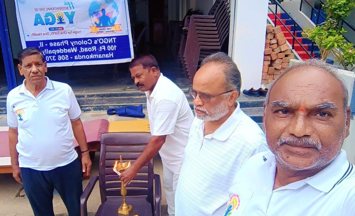 అంతర్జాతీయ యోగా దినోత్సవాన్ని ఘనంగా నిర్వహించిన టీఎన్‌జీవోస్ కాలనీ వాసులు - Additional Image