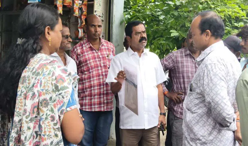 సర్‌లో అధికారుల అక్రమాలపై మాజీ ఎమ్మెల్యే ఆగ్రహం