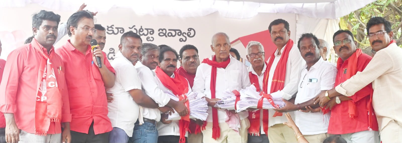 పేదల గుడిసెలకు పట్టాలు ఇవ్వాలి: సీపీఐ జిల్లా కార్యదర్శి షేక్ బాష్ మియా