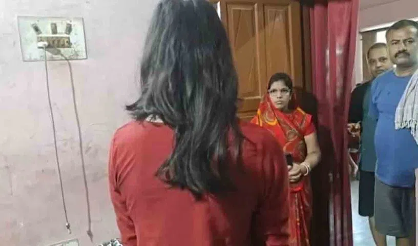 అర్ధరాత్రి వేళ ఇంట్లోకి చొరబడి.. మహిళల జుట్టు కత్తిరిస్తున్న ఆగంతకుడు
