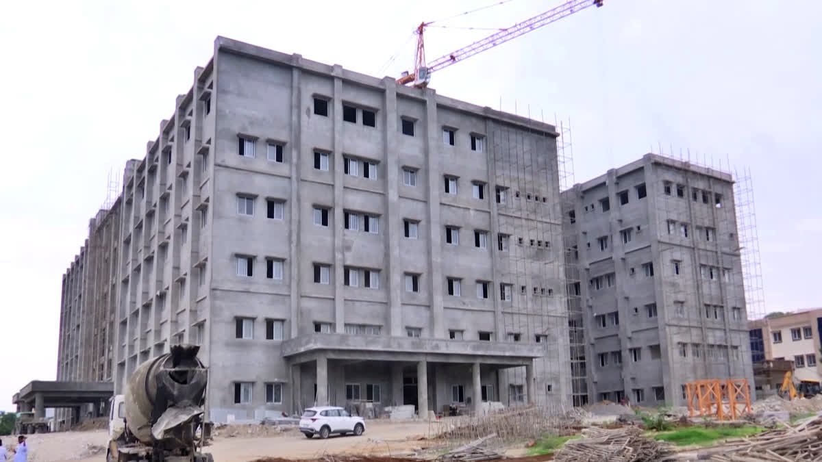 రూ.500 కోట్లతో ఆసుపత్రి కట్టారు - సేవలు మాత్రం అందట్లేదు : ఇక అంతా సర్కారు దయ!