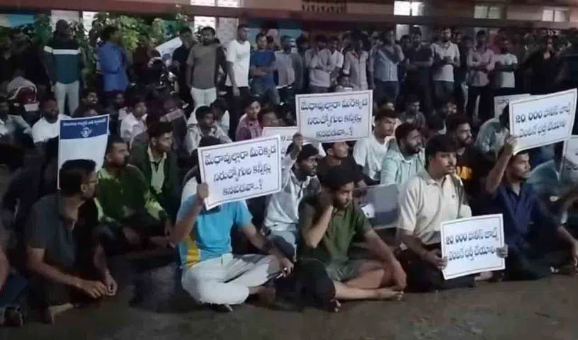 అశోక్ నగర్, చిక్కడపల్లి లైబ్రరీల వద్ద నిరుద్యోగుల మెరుపు ధ‌ర్నా..