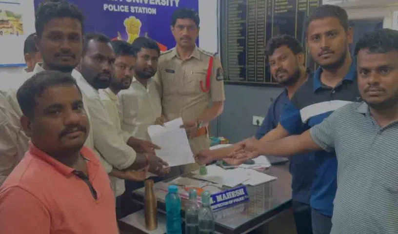 క్షమాపణలు చెప్పకుంటే బయట తిరగనివ్వం..