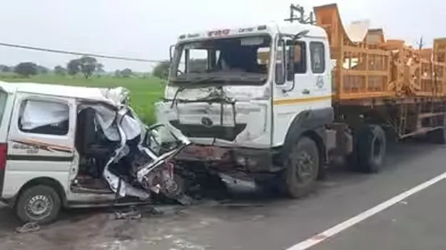 మధ్యప్రదేశ్‌ ధార్ జిల్లాలో ఘోర ప్రమాదం..